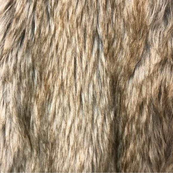 RACHEL ZOE FAUX FUR VEST - Picture 3 of 9